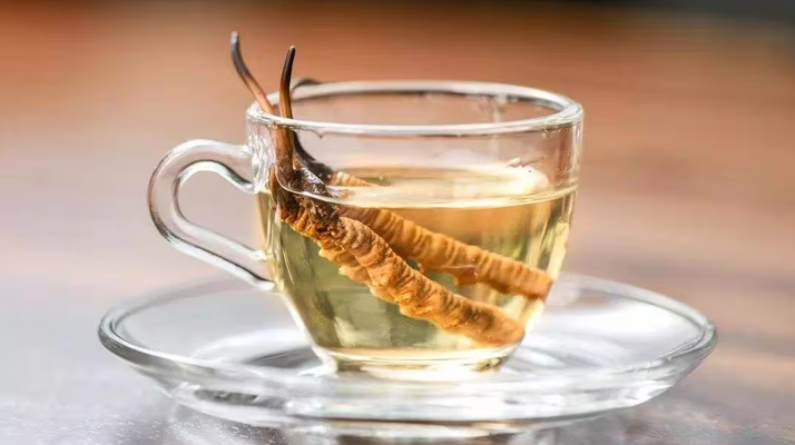 一斤白酒泡多少冬蟲夏草合適？科學(xué)配比與泡制指南